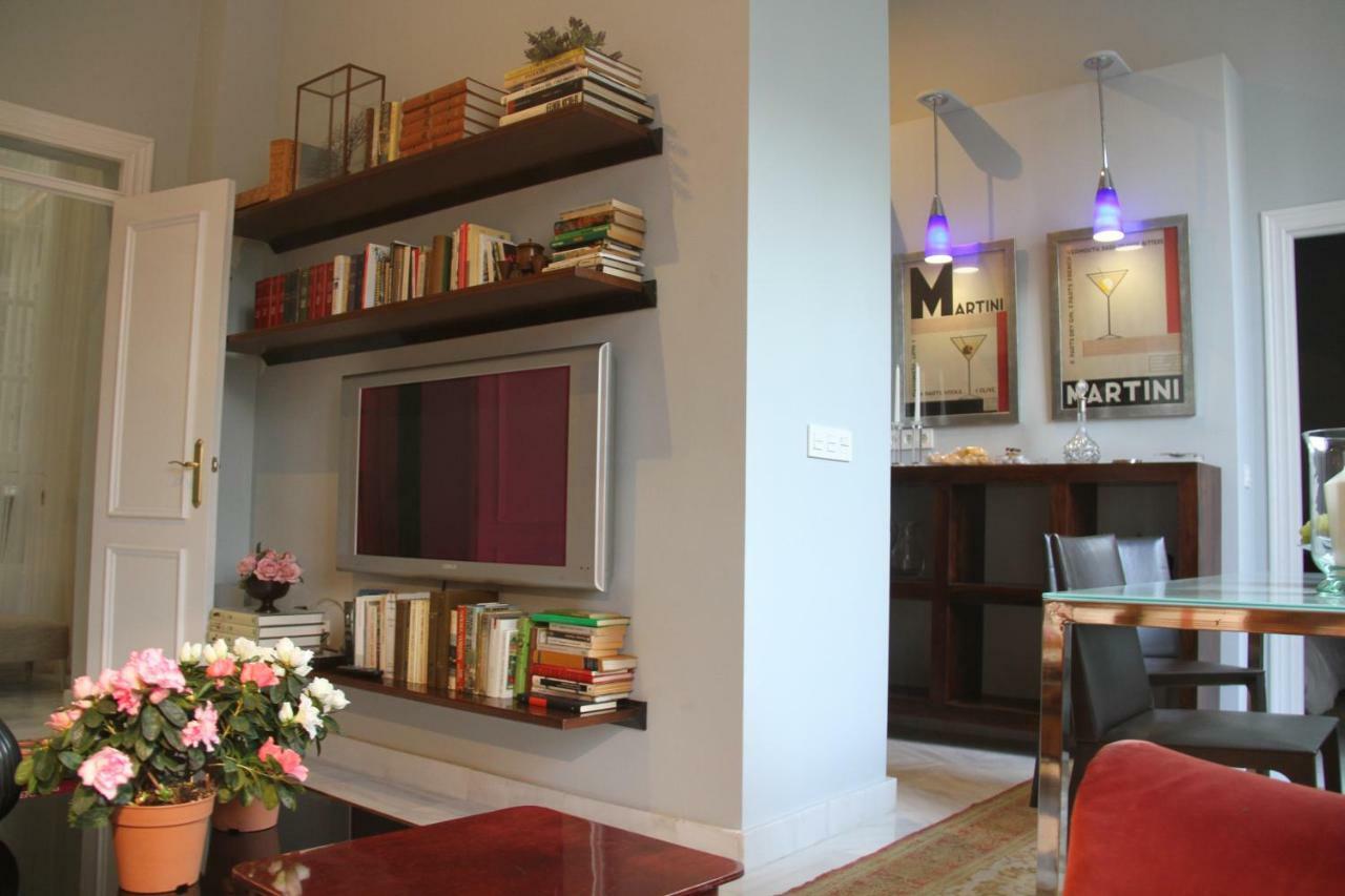 Luxurious 2 Bedroom Flat In A Historic Building Seville Exterior photo